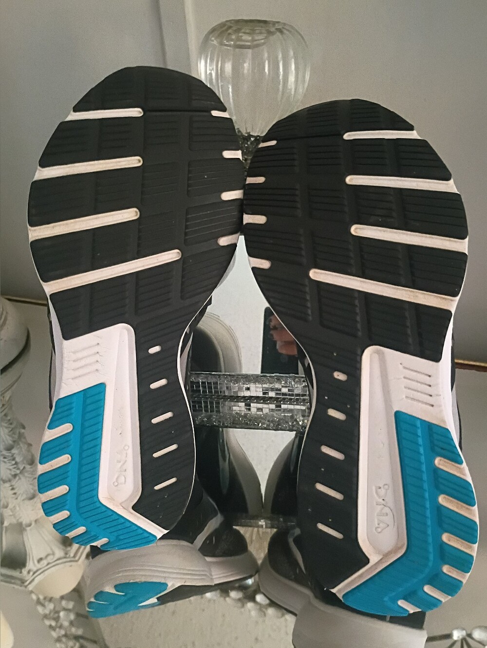 Brooks Women's Black, Gray & White Running Shoes with Teal Logo - Picture 8 of 12